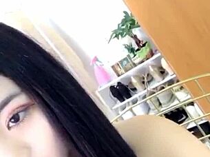 Hot Girl D�ng Chuẩn Live Stream Show H�ng With Big Cock Oral 😍