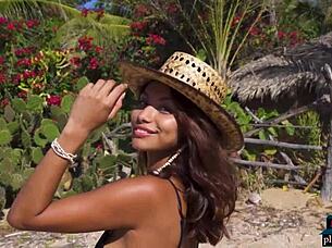 Carolina Reyes strips naked on beach intensely