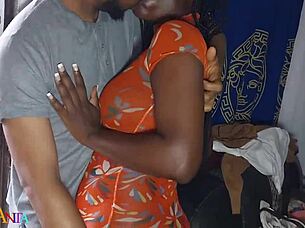 호른 귀신이 에보니 여자를 쫓아다니며 미친 크림파이 해줘