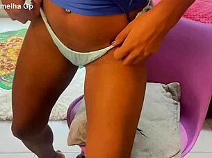 Me ofereceram dinheiro em troca de ver meu corpo e eu aceitei, vem ver