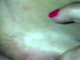 Amateur Uses Toys For Cumshot Fun?