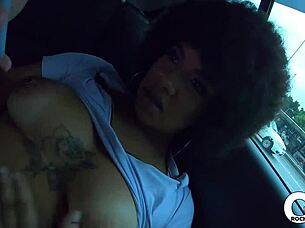 Queria minha amiga aqui no carro comigo.