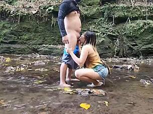 pinay scandal in the stream: is she getting fucked by the troop in public outdoor sex?