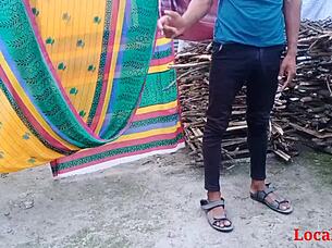 Indian bhabi enjoys outdoor sex with handjob on webcam.