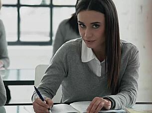 Blonde Hottie Lola Reve Seduces The Caretaker