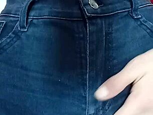 playing with a belt on my pussy 😏