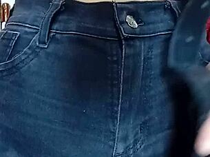 playing with a belt on my pussy 😏