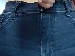 playing with a belt on my pussy 😏