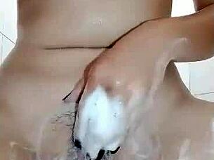 Quay Lên Bạn Gái Mặt Giống Y Trương Quỳnh Anh Vừa Tắm Vừa Rửa Bồn