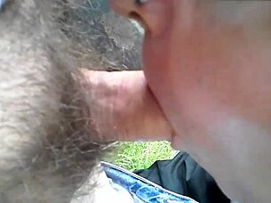 I'm giving a blowjob outdoors and the guy cums in my mouth 😏