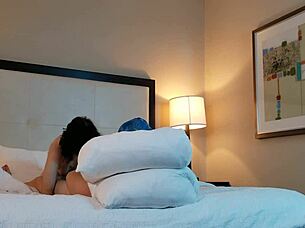 Petite alternative woman sucks dick 😘