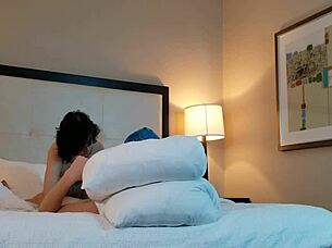 Petite alternative woman sucks dick 😘