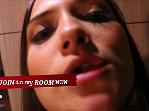 sarithabrown- estoy en mi cuarto desnuda para que acaricies mi piel - modelo latina