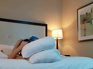 Petite alternative woman sucks dick 😘