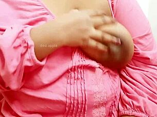 Srilankan sexy teacher with big boobs showing off her tits 😍