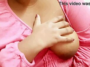 Srilankan sexy teacher with big boobs showing off her tits 😍