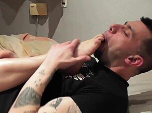 Masturbación de pies... orgasm coming soon 😩.