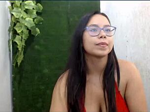 Babe feels pleasure playing with dildo