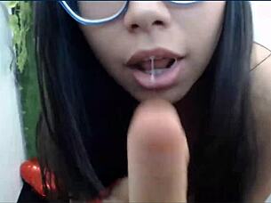 Babe feels pleasure playing with dildo