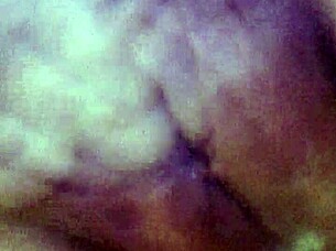 metiendo mano a mi zorra caliente hasta que squirt