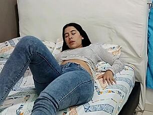 Stepsister and stepbrother masturbate each other to orgasm in the room