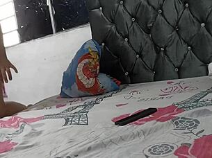 antes de ir a la piscina mi vecina pasa por mi casa para charlar un rato