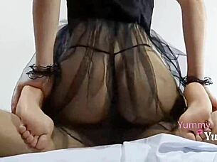 Mi tierna cuñadita chupa pene en baby doll 😍