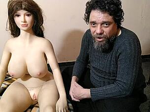 Amatur Asia menyumbat farajnya dengan berus gigi di bilik mandi!