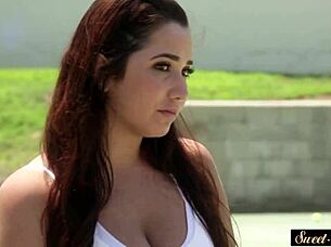 Gadis Bertetek Buka Kaki Untuk Kongkek Keras