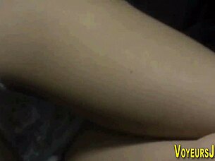 일본 베이비가 야외에서 세게 손가락 자위하고 오르가즘! 계속 봐야 해!