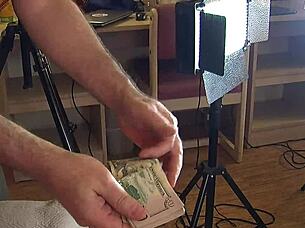 Почему эта худенькая 18+ изменяет в номере отеля с татуировками?