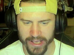 Ladyboy jerkar av intensivt till cumshot