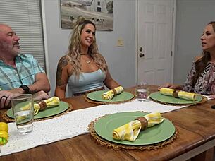 ميستي ميانر تتسلل إلى غرفة زوجي أبيها وتقول لعمها، أريد أكثر من هاتفي