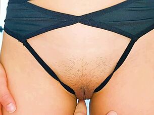 Blyg japansk petit tjej 18+ pratar om sitt första ocensurerade casting