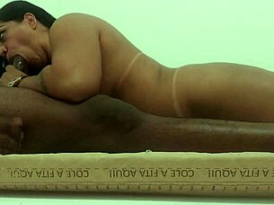 ชายหนุ่ม ฉันปล่อยให้ภรรยาของฉันบ้าคลั่งที่มอเทลกับพนักงานประตูด้วย