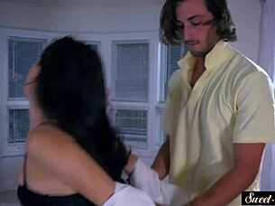 Écolière 18+ aspergée fort de sperme par beau-frère dans scène sauvage !