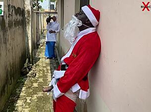 Krismas datang awal untuk gadis kolej naif 18 tahun pakai hijab apabila Santa bagi kongkek panas luar sambil uji kamera sekolah baru 😍