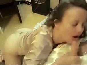 Francúzska amatérka v saténovej bielizni dostáva doggystyle súc s blowjob a rimjob