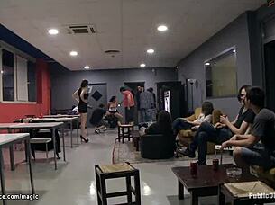 西班牙美女被捆绑在公共场合猛烈抽插