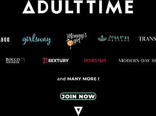 Staplade styvmamma lär Lola Fae lesbisk fingring och ansiktsriding