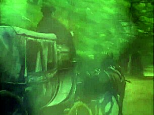 לילות גמאיאני רומזים למשחק תחפושות לוהט באקסטזה וינטג'