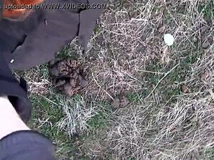 Zašto Broke nosi masku u javnosti s crvenokosim dupetom izloženim?