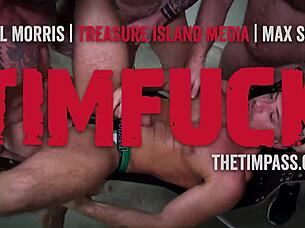 Disse muskuløse bodybuildere knepper hårdt i garagen