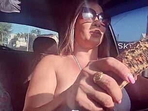 J'ai léché la chatte mouillée de Bianca sur la plage nudiste.