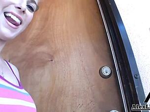 Sovereign Syre Guida Gruppo Selvaggio di 18+ Troie in Azione Pov Bollente con Tocco Rossa e Sborrate Intense