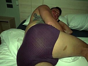 老婆深夜回家用骚逼和嘴求饶原谅