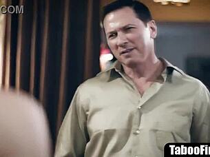 Belle-mère en trio : baisée dans tous les trous par papa et fils 😈