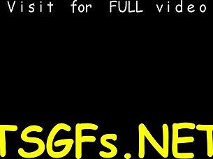 Hey Dostum, Bu Adamın Dev Boneriyle Shemale'in Sıkı Kıçına Sertçe Giriyor!