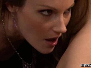 Forró leszbikusok Julia Ann és Samantha Ryan borotvált puncikat nyalnak! 🔥