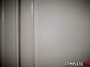 Baixinha 18+ loira novinha 18+ 18+ leva facial de grupo de paus grandes